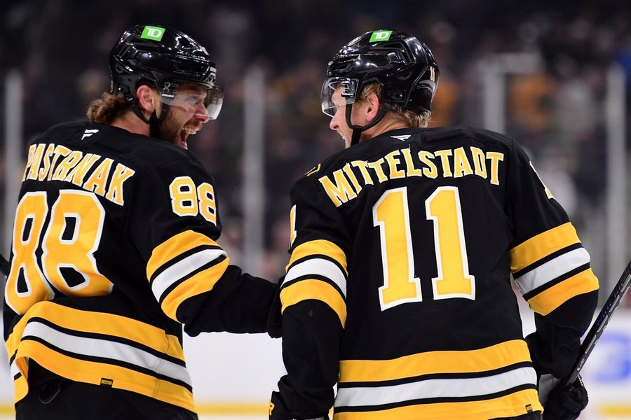 David Pastrnak scores 2 goals, Bruins thrash Predators