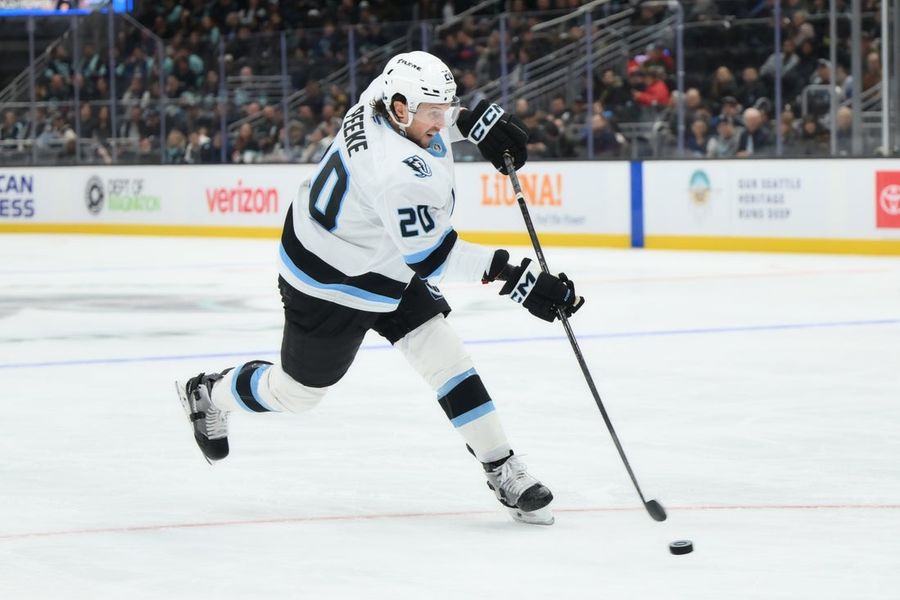 Dmitri Simashev’s first 2 career goals help Mammoth beat Lightning in OT
