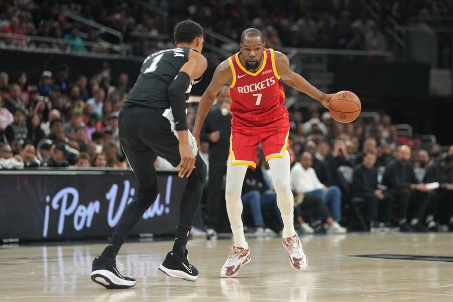 Rockets, Hawks vie to remain undefeated in new season