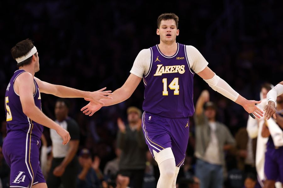 Lakers, Walker Kessler put undefeated start up against Jazz