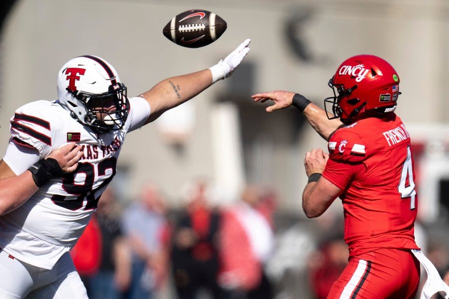 JC French IV throws for 4 scores as Cincinnati stuns No. 8 Texas Tech