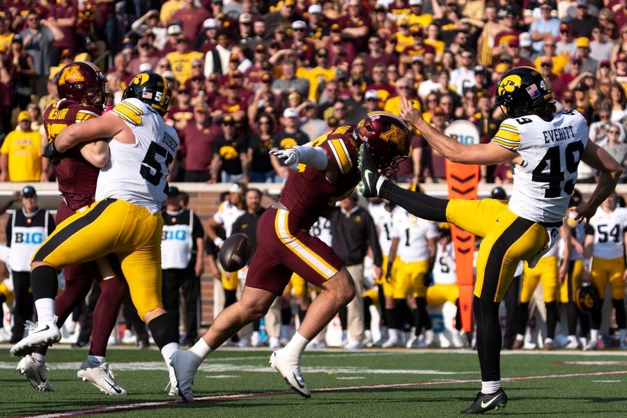 Minnesota upsets No. 15 Iowa on Luke Drzewiecki's field goal