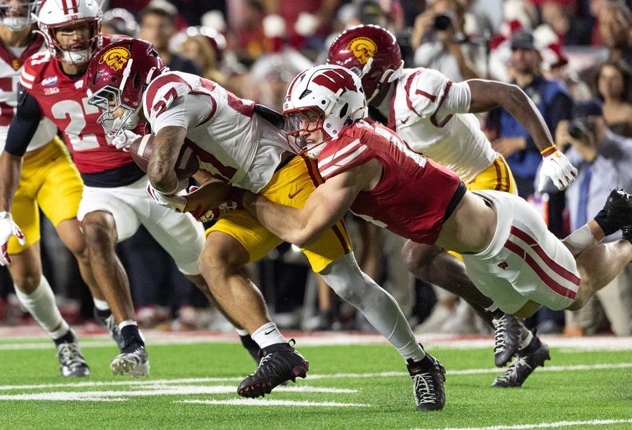 Wisconsin's defense stifles No. 16 Southern California's run game in victory