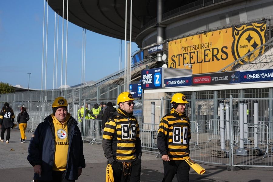 Aaron Rodgers, Steelers topple Saints in Paris