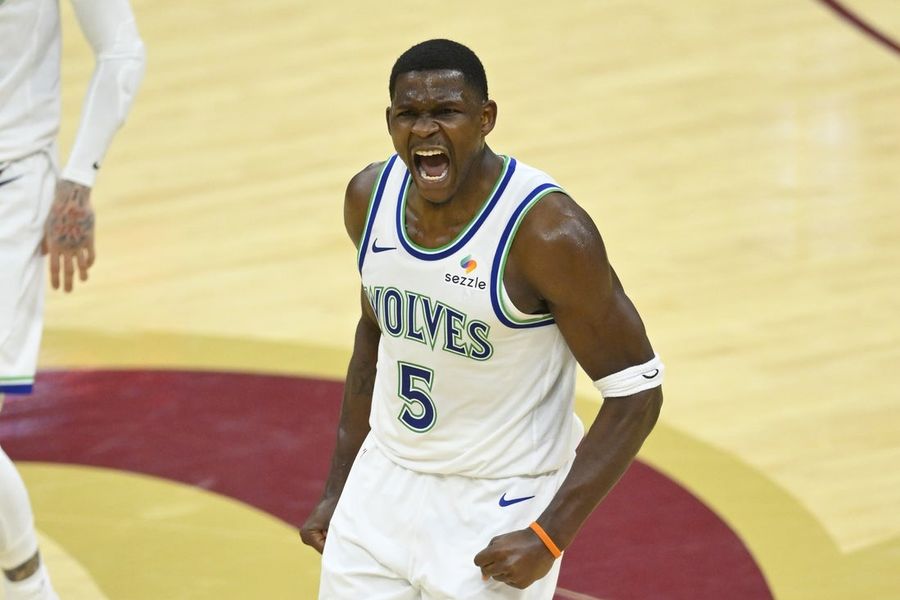 Report: Wolves star Anthony Edwards (knee) out up to 2 months