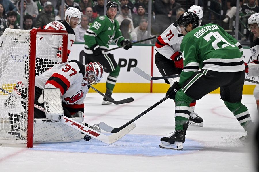 NHL roundup: Connor Hellebuyck shuts down Stars to win Devils debut