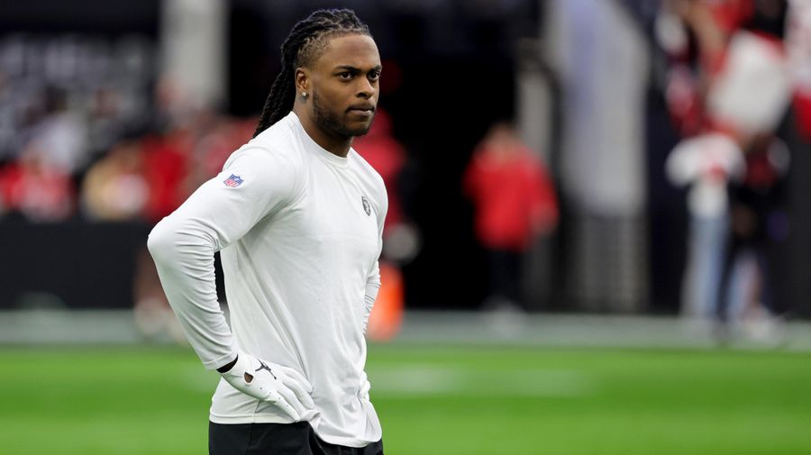 Someone save Davante Adams from himself