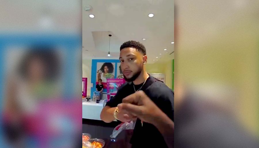 Ben Simmons handles 'heckler' while candy shopping