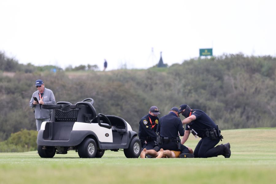 Rogue golfer at U.S. Open takes two swings, jukes security, gets tackled in open field