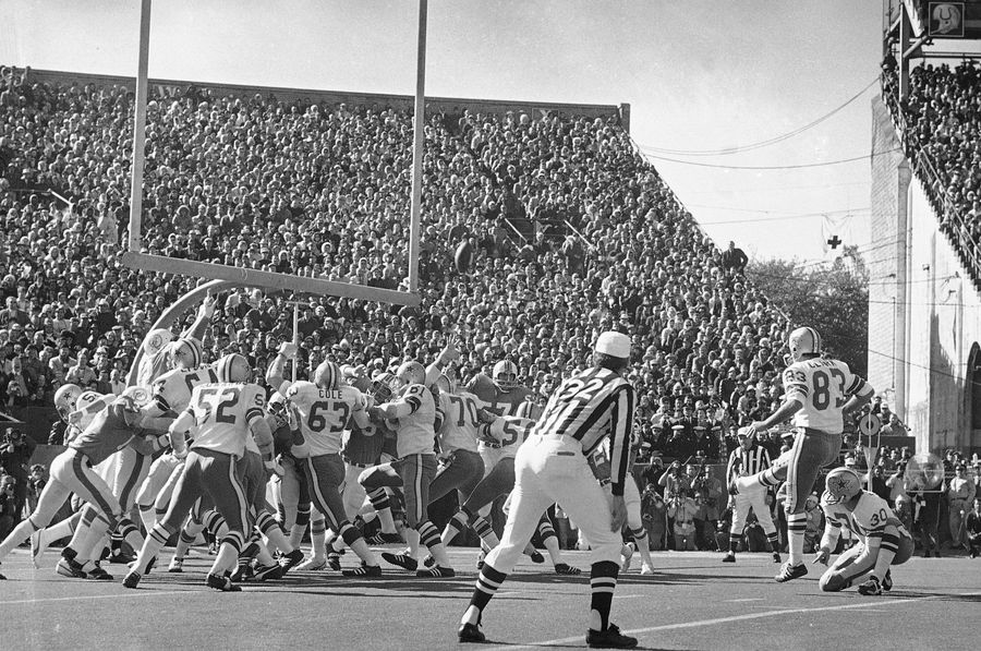 Who kicked the shortest field goal in Super Bowl history?