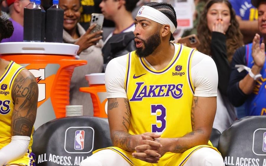 Se sintió como si dos Anthony Davis aparecieran en el primer partido de la temporada de los Lakers.