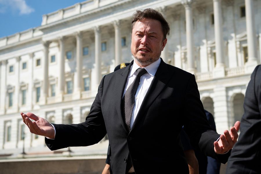 Elon Musk might be on his way to toppling the sports insider business
