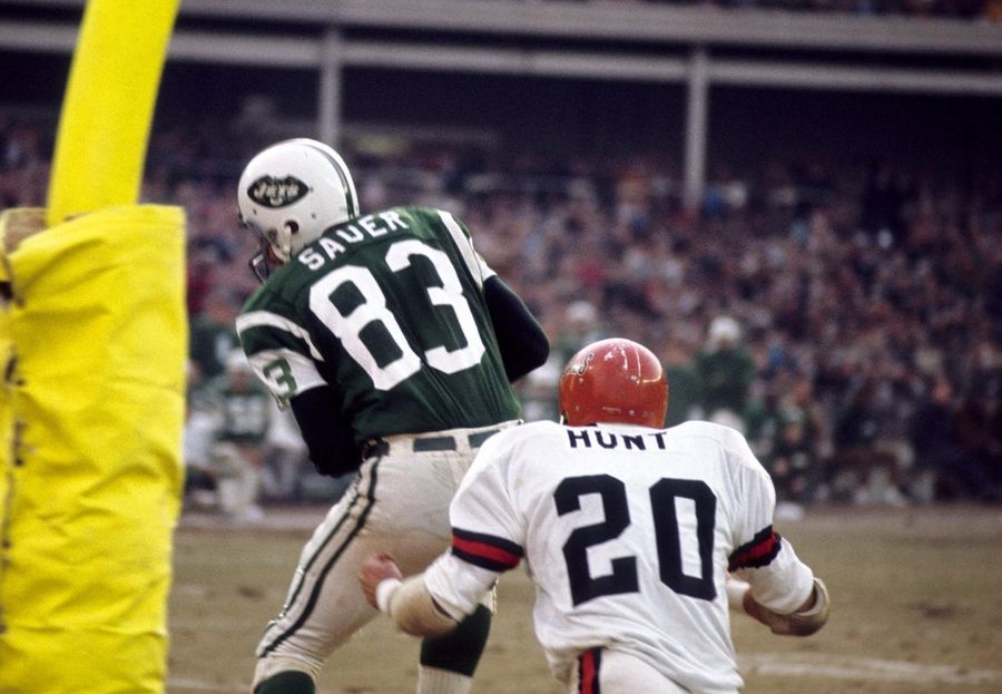 Bobby Hunt, lendário safety dos Chiefs, morre aos 85 anos.