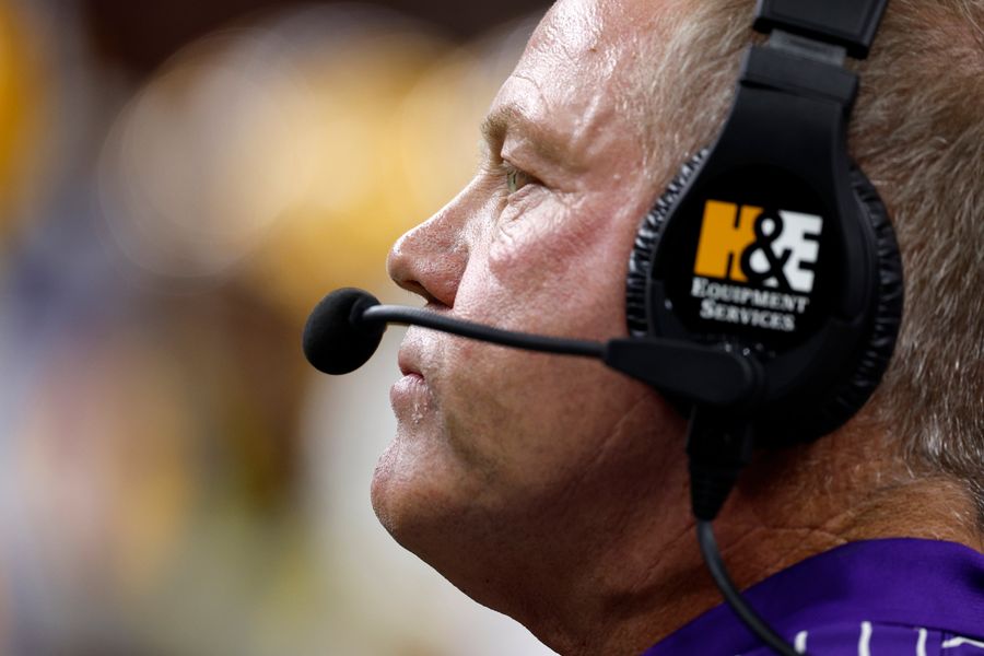 Beat writer claps back at Brian Kelly