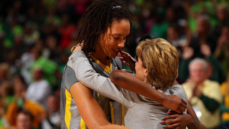 Kim Mulkey needs to show up for Brittney Griner's jersey retirement at Baylor - Deadspin