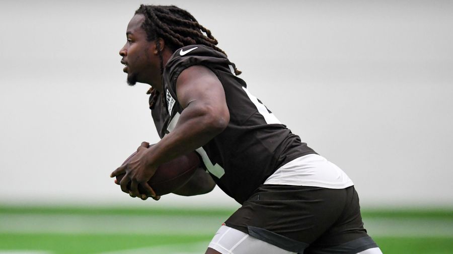 Kareem Hunt wants out of Cleveland, Jimmy G needs out of San Francisco