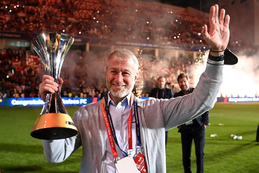 Roman Abramovich is getting out of Dodge and he’s going to leave Chelsea behind