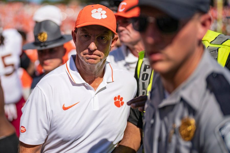 Clemson shows off regression with some classic Clemsoning