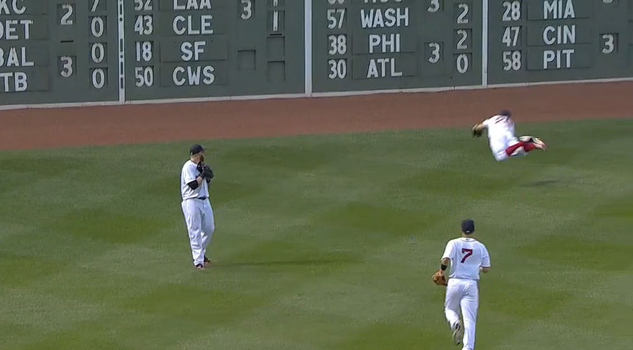 Jonny Gomes Loses Fly Ball; Brock Holt Saves The Day With Diving Catch