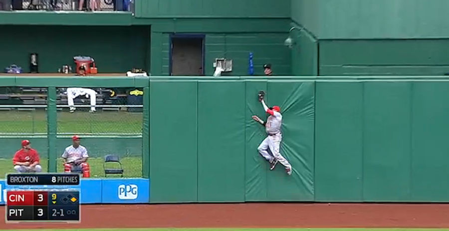 Billy Hamilton Hits The Wall To Make Tremendous Catch