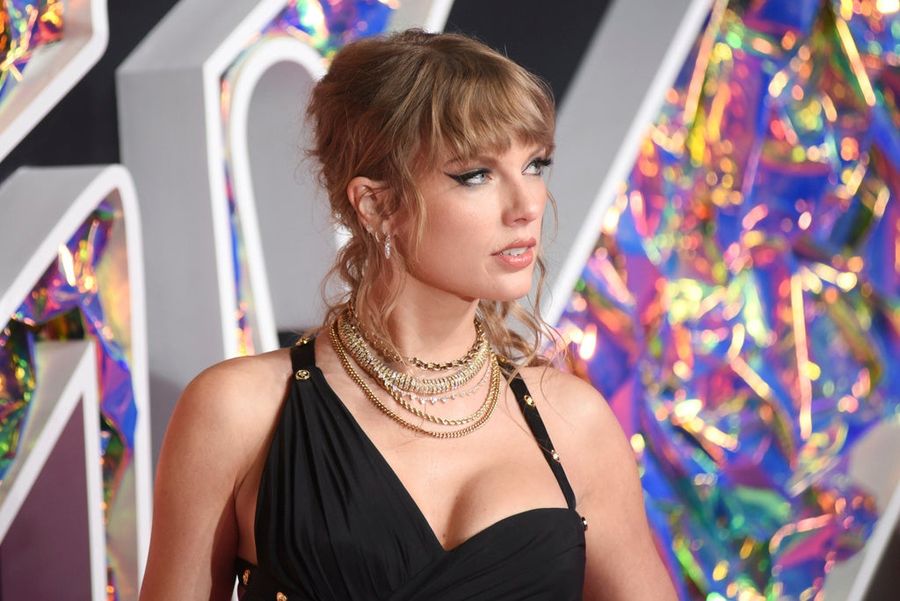 This is not a drill: Taylor Swift is at the Chiefs game with Mama Kelce