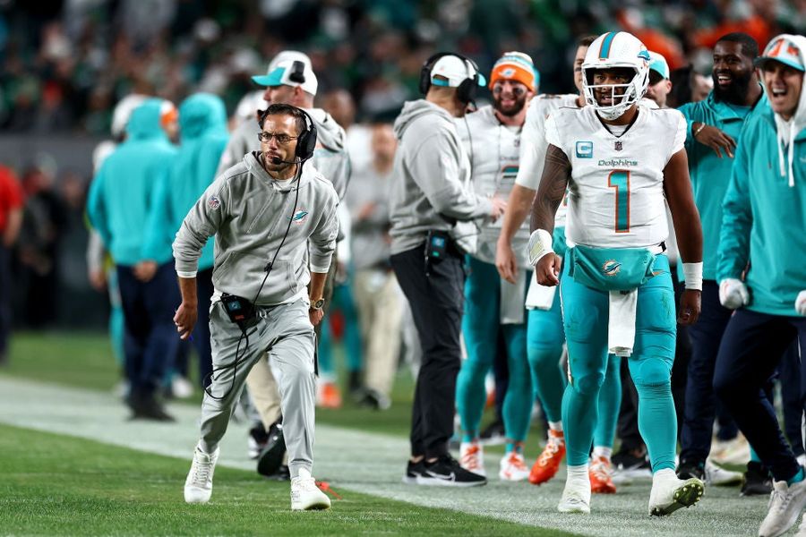 Los Delfines de Miami parecen campeones de fútbol americano de bandera, pero necesitan jugadas de rugby en su repertorio