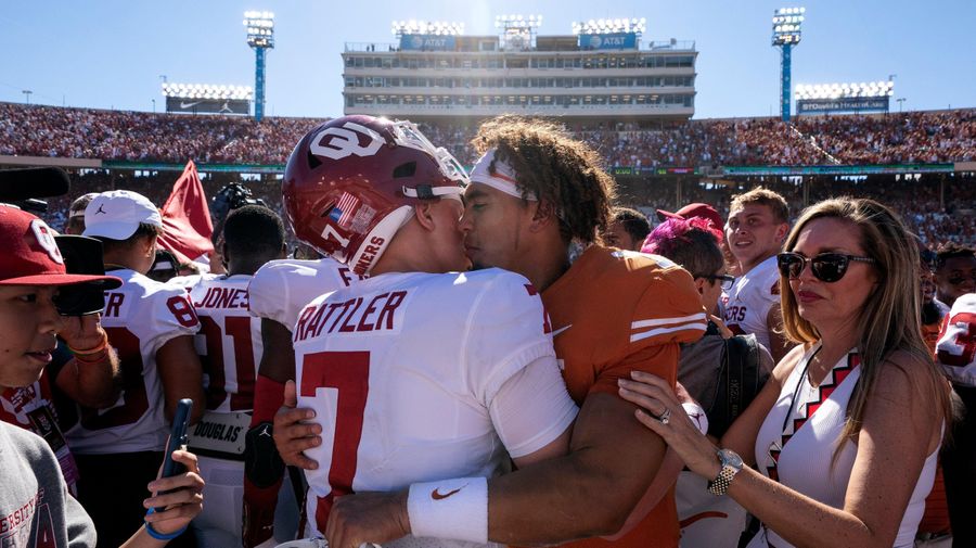 Unbeaten Oklahoma on road to playoff, unbeaten Cincinnati not so much