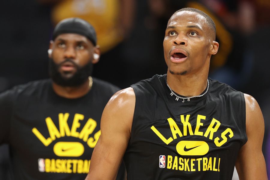 Lakers on their way to wrong kind of history