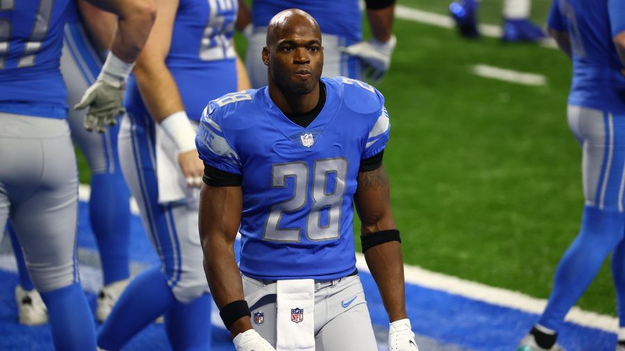 Le’Veon Bell and Adrian Peterson will continue the tradition of retired pro athletes turned boxers this summer