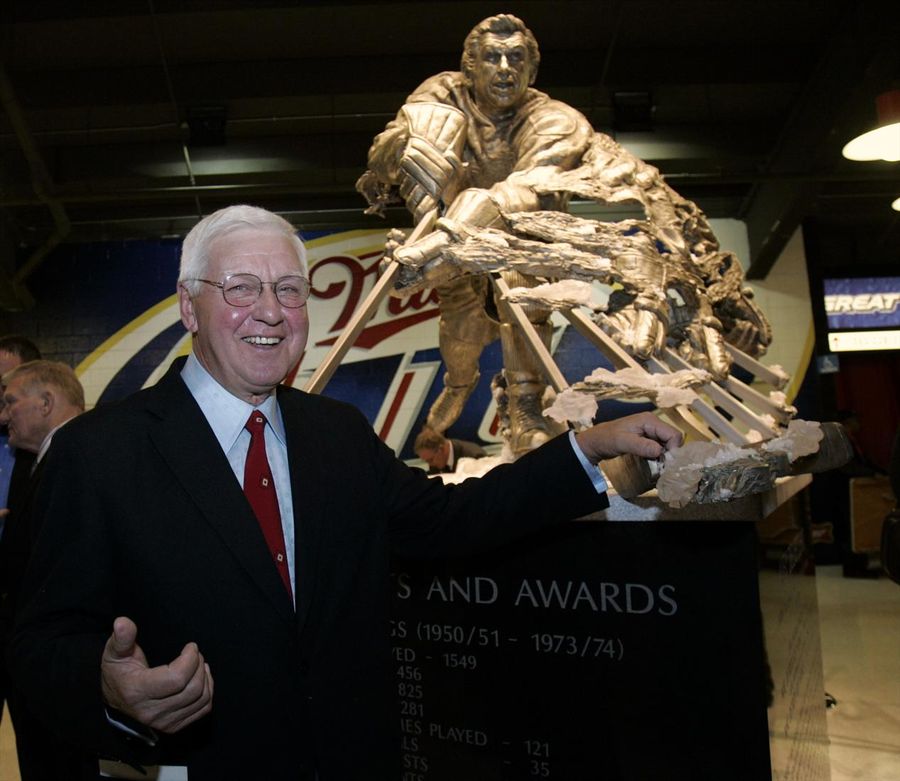 Alex Delvechio, an alumnus of Detroit Red Wings who stands in front of a statue in Lewis Arena