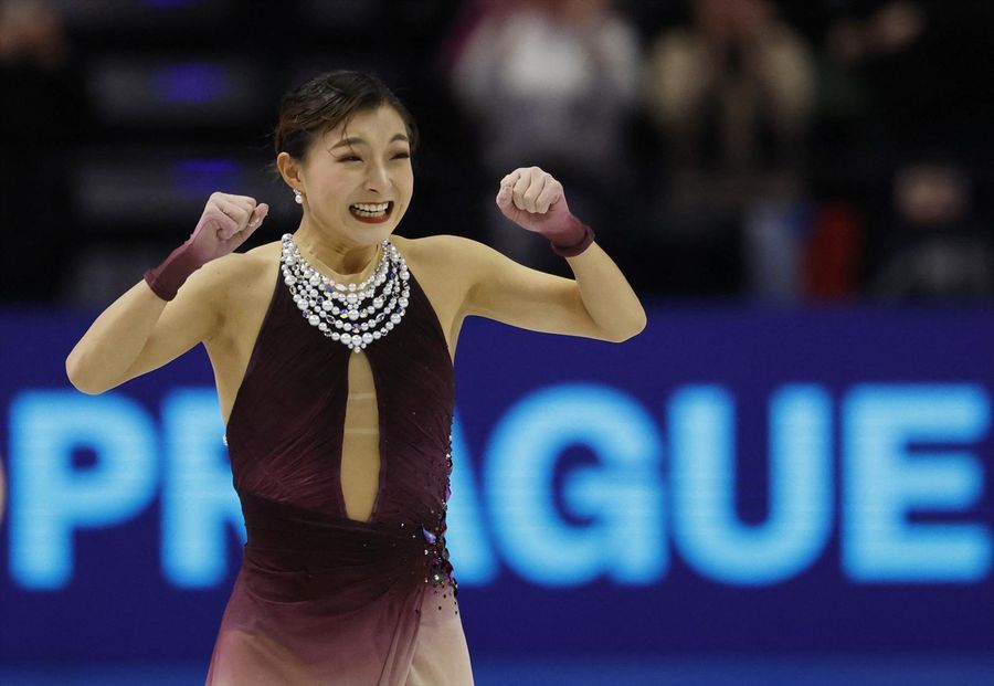 Kaori Sakamoto celebrates at Figure Skating World Championships