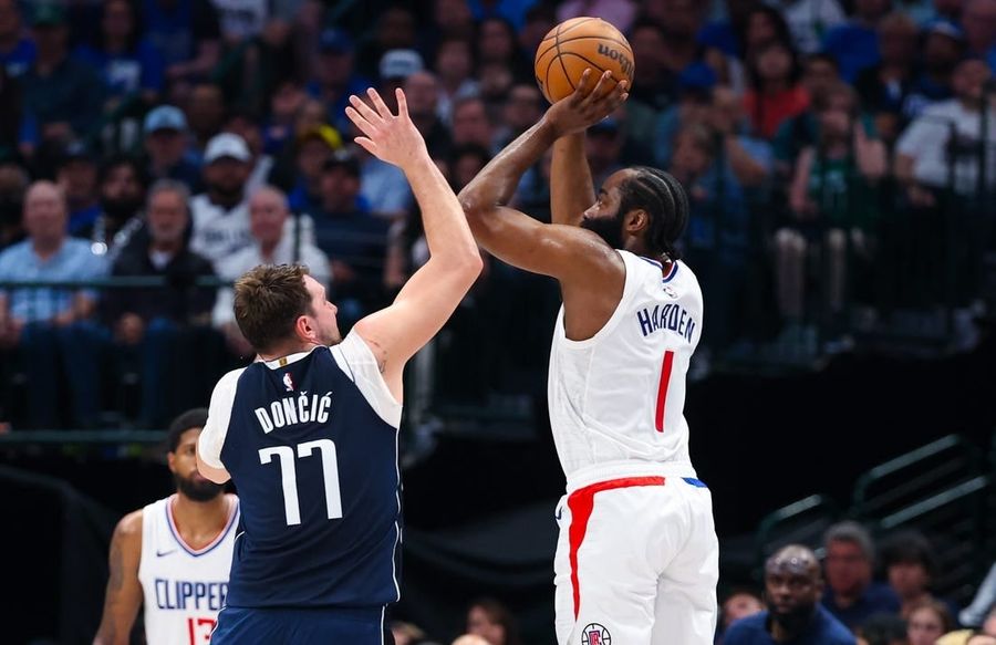 Clippers give up 31-point lead, but knot series with Mavs