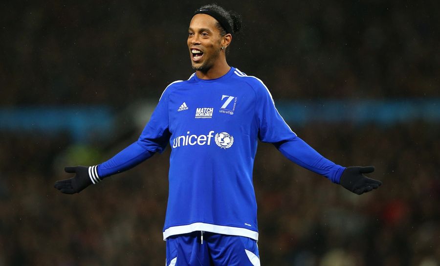 Referee Asks Ronaldinho For Autograph During A Game