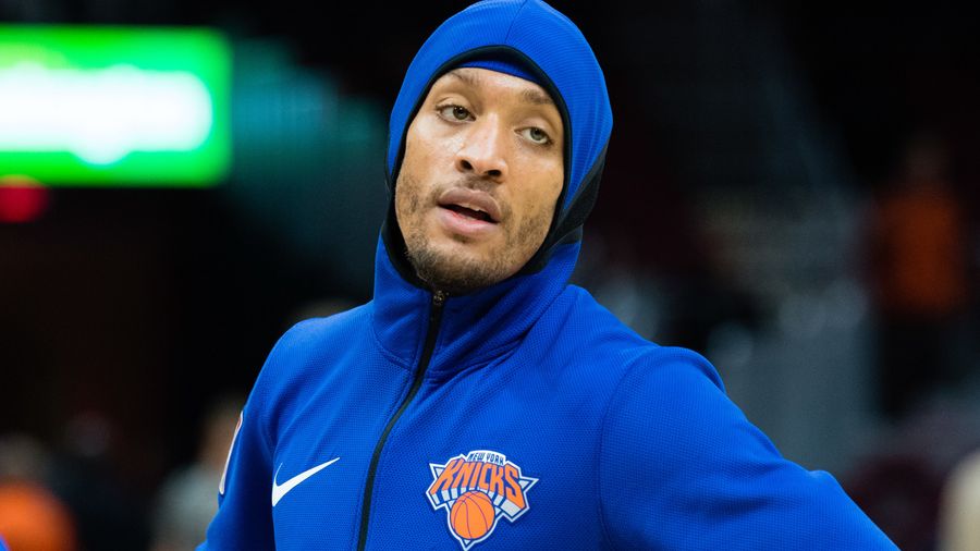 Michael Beasley Fouled Out In 10 Minutes And Knicks Fans Loved It