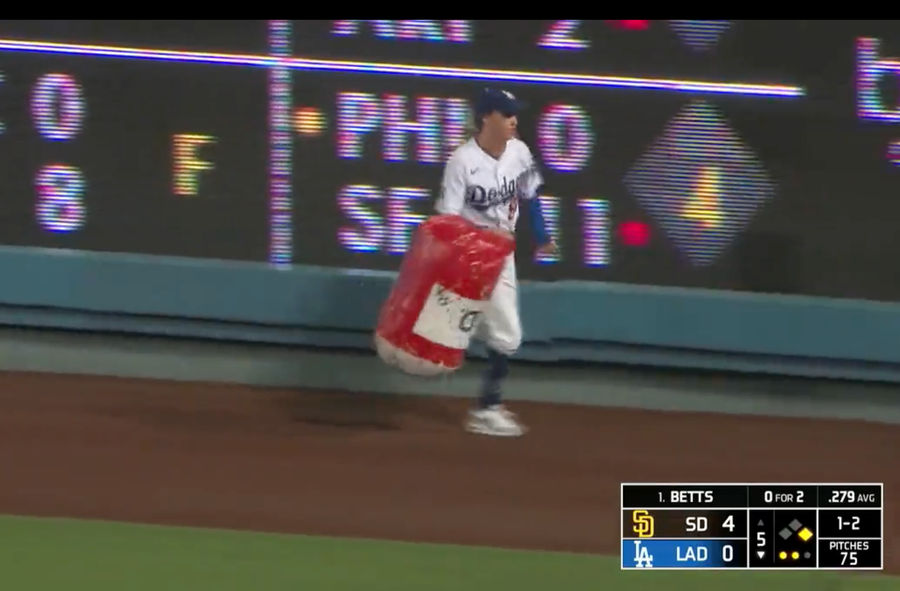 Dodger fans go above and beyond trolling the Padres, Fernando Tatís Jr.