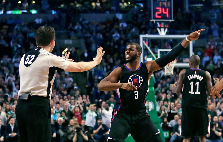 Chris Paul Throws His Body In Front Of Hack-A-Jordan Attempt