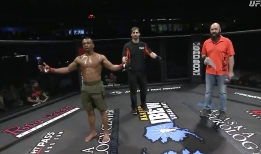 MMA Announcer Fucks Up Fight Decision Not Once, But Twice In The Span Of 15 Seconds<em></em>