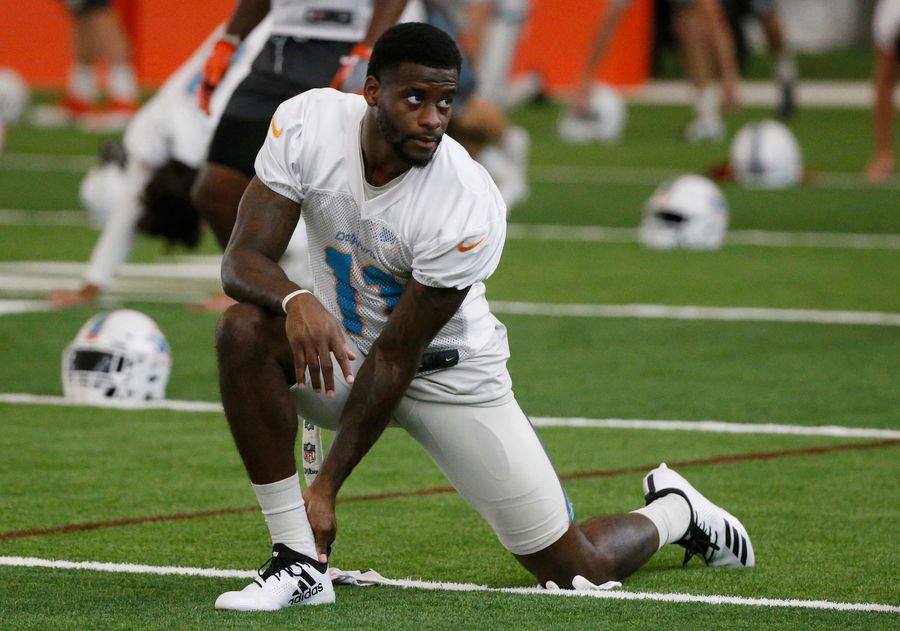 DeVante Parker&#39;s Agent Calls Adam Gase &quot;Incompetent,&quot; Says The Coach Should &quot;Make Himself Inactive&quot;