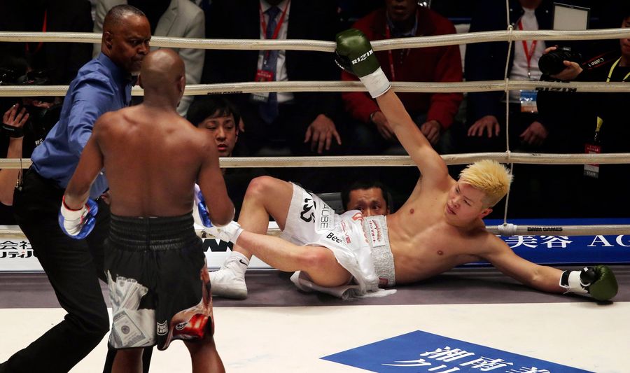 Floyd Mayweather's "Fight" With A Japanese Kickboxing Prodigy Was Dumber Than Anyone Could Have Hoped For<em></em><em></em>