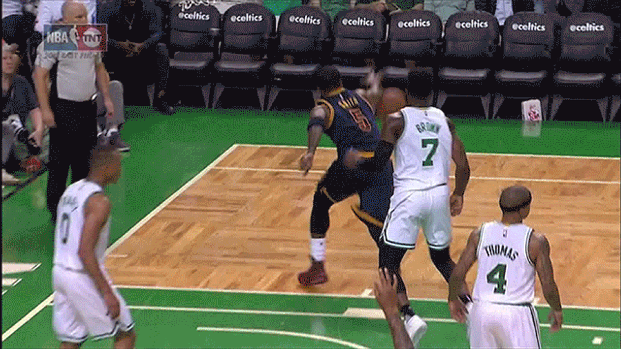 J.R. Smith Finishes Off Cavs&#39; Historic <em></em>First-Half Blowout With Incredible Buzzer-Beater