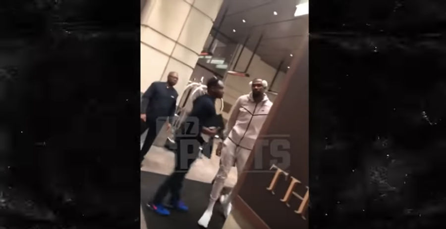 Kevin Durant Lightly Restrained After Hearing Very Funny Or Very Boring Heckle<em></em>