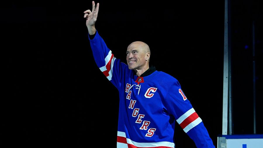 These are the oldest players in NHL history