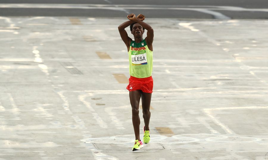 Marathon Silver Medalist Feyisa Lilesa Says "Maybe They Will Kill Me" If He Returns To Ethiopia After Olympic Protest