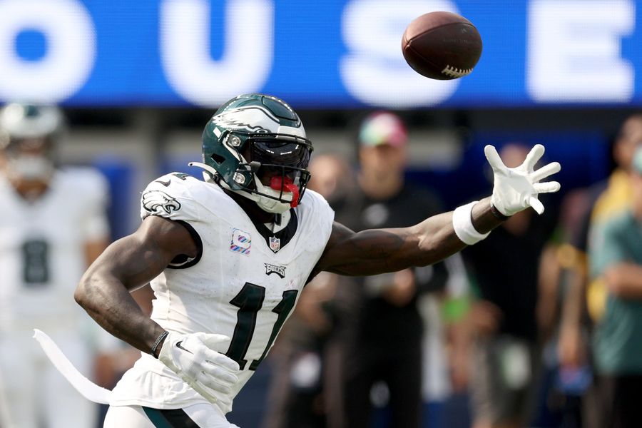 El receptor abierto de los Eagles, AJ Brown, va contra la corriente al clasificar sus cinco mejores WR de todos los tiempos
