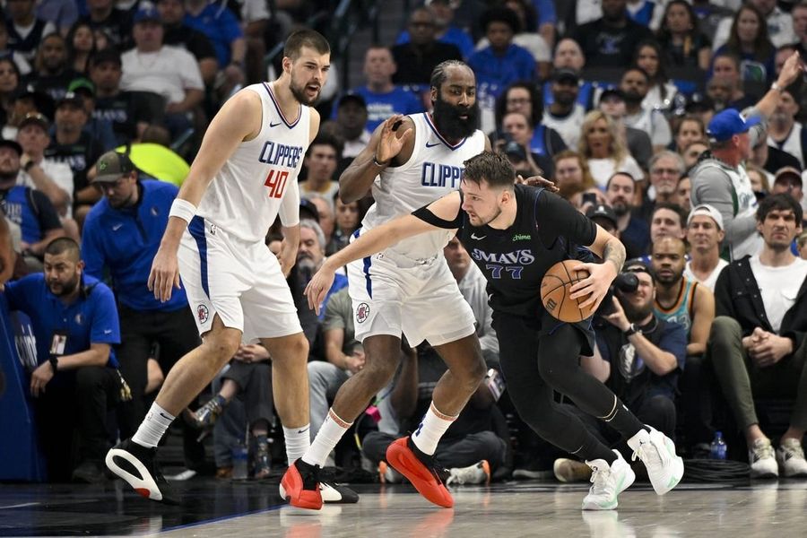 Kyrie Irving's big 2nd half helps Mavs eliminate Clippers