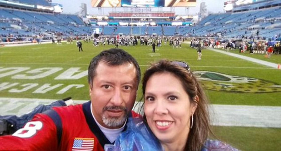 Dickhead Jaguars Fan Cancels Texans Fans&#39; Plane Tickets
