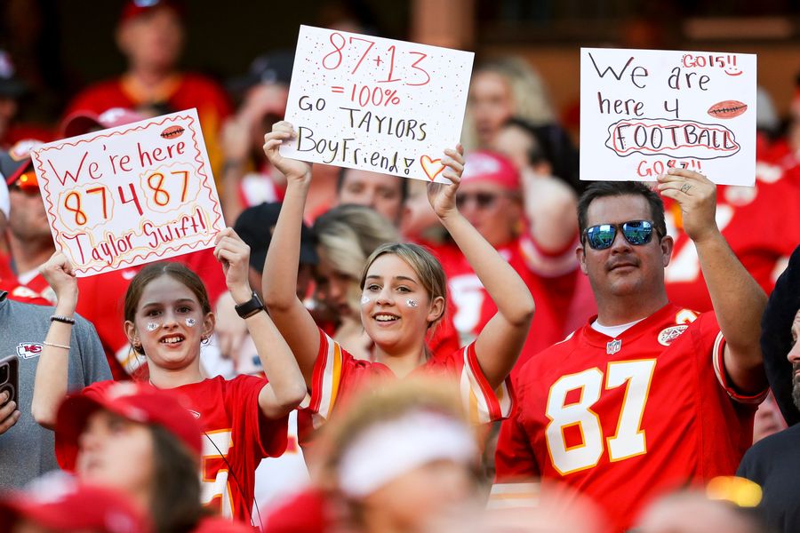 Taylor Swift and Travis Kelce are turning Monday Night Football into a <i>Meet the Parents </i>sequel