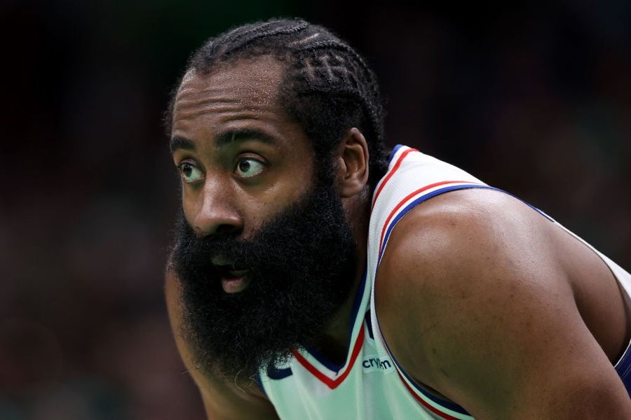 La solicitud de intercambio de James Harden tiene a Adrian Wojnarowski y Shams Charania reportando información diferente