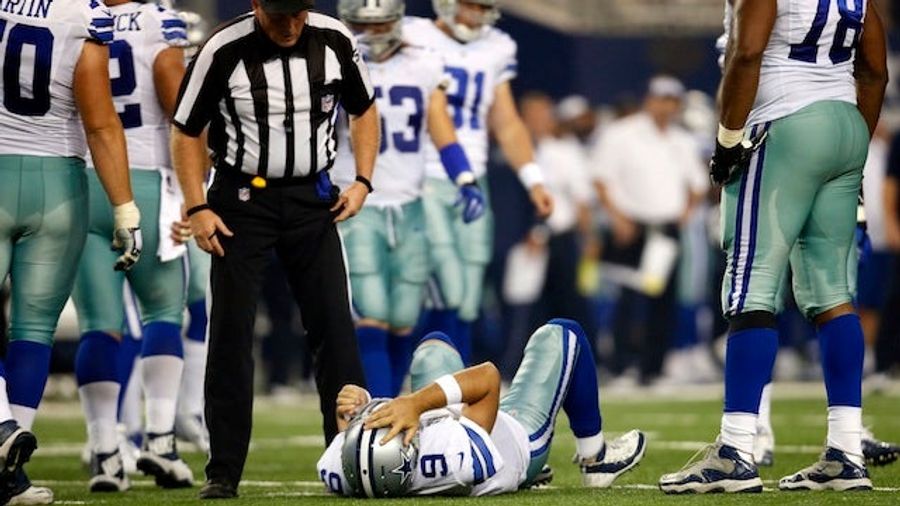 Tony Romo Could Play Sunday Despite Two Fractures In His Back