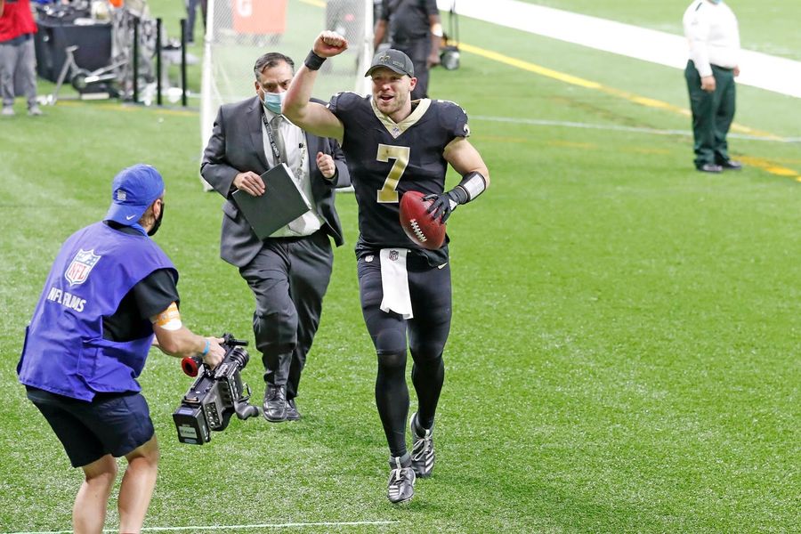 Hill throws more than Peewee passes, Ravens offense still bland as pasta salad, and Mahomes marches downfield like an HBCU drum major